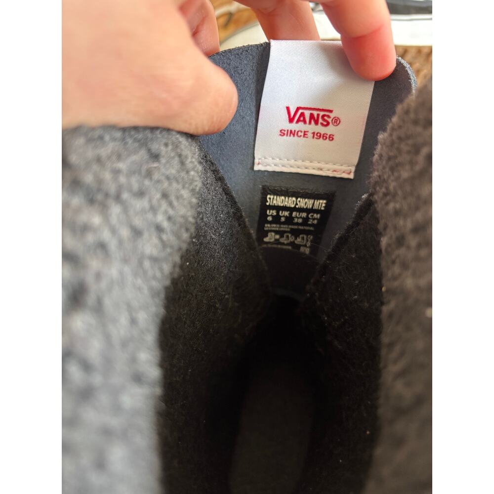 Vans Snow Boots Size 38 Black Sherpa Lined Waterproof Winter Boots - Picture 6 of 7